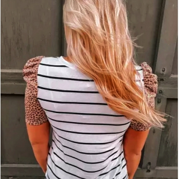 LEOPARD Sleeves & B/W Stripes Tee Chic & Casual - Picture 4 of 9
